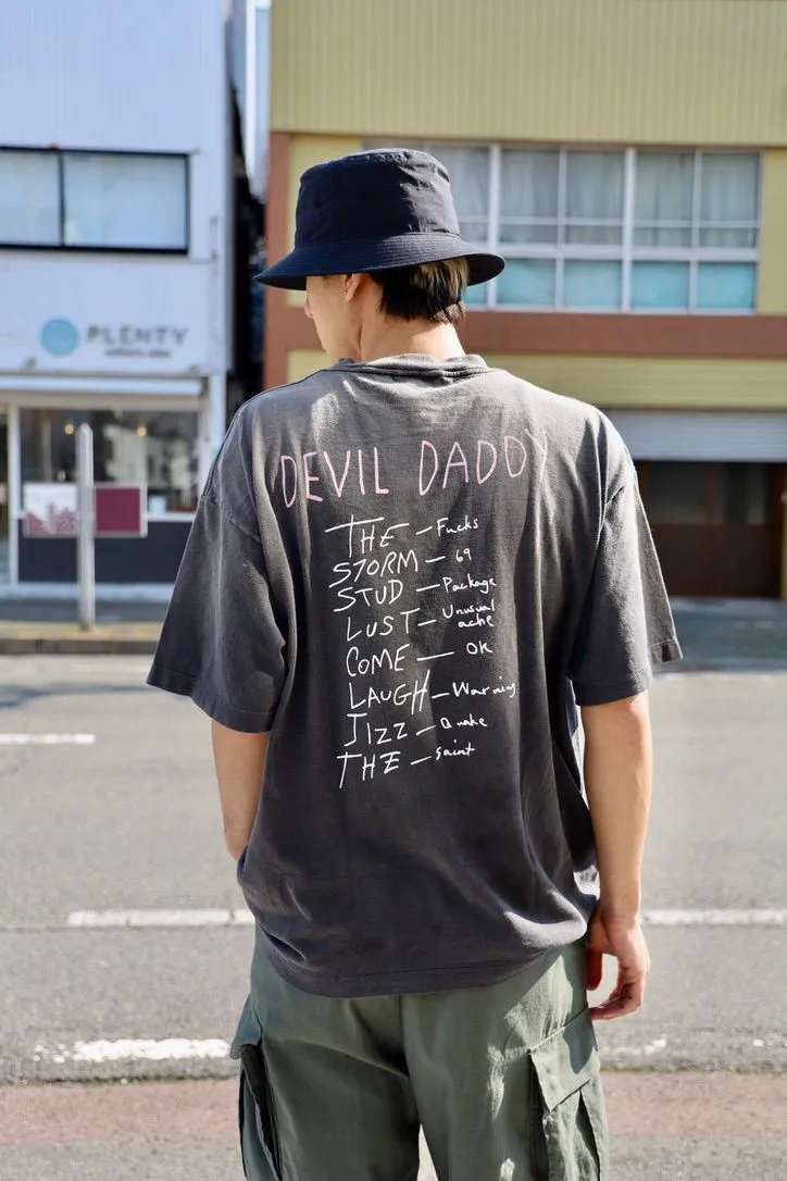 SAINT Mxxxxxx SS TEE/DEVIL DADDY/BLK Virgin Mary retro distressed printed tee, washed black S-XL, this season's hottest item, in order to give you an authentic experience, repeated debugging and polishing in printing and washing, finally meet you, the same old style, the same as the original version, cylindrical side seam OE yarn fabric/completely matched accessories, garment dyeing, heavy washing and water fading, bust bandage fading.